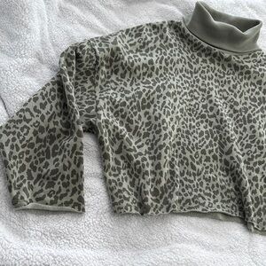 American Eagle cropped turtle/cowl neck rough seam oversized size Large